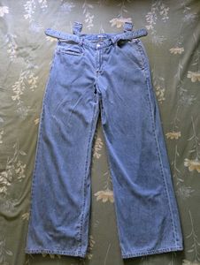 Light Wash Wide Leg Jeans with Belt Detail(adjusta