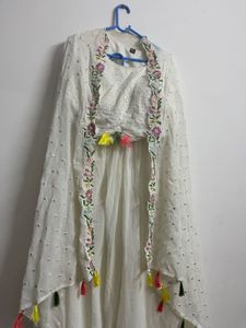 Elegant White Kurta Set with Embroidery