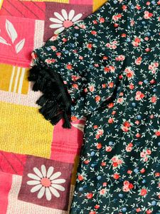 Chic Floral Print Top with Lace Trim
