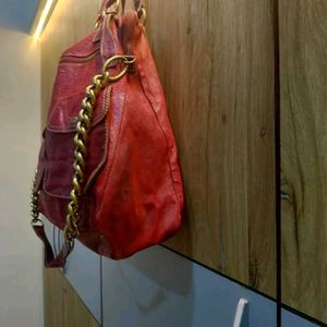 Chic Red Leather Shoulder Bag with Gold Chain💥