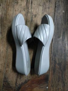 🌸Five by Inc. Grey Quilted Slides