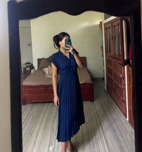 Elegant Navy Blue Pleated Midi Dress