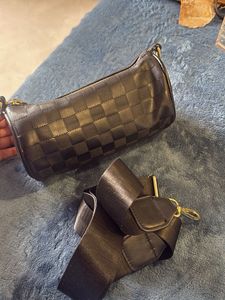 Chic Black Textured Shoulder Bag