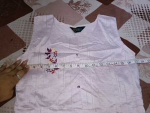 Stylish Sleeveless Embroidered Kurta