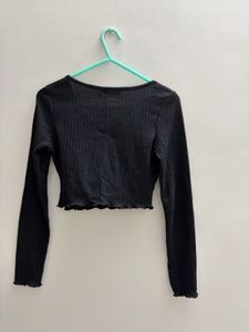 Black Ribbed Lettuce Hem Crop Top