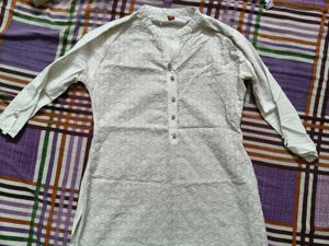Elegant White Chikankari Kurta
