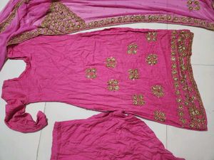 Beautiful Pink Embroidered Kurta Set