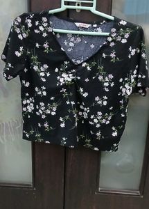 Black Floral V-Neck Crop Top - XL Size