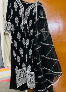beautiful black Pakistani suit