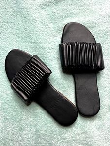 🖤Women’s Trendy Brand New Black Mules Flats🖤