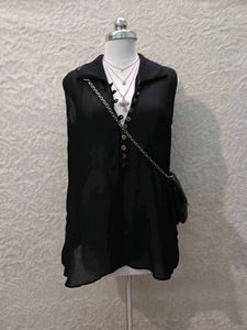 Chic Black Sleeveless Blouse