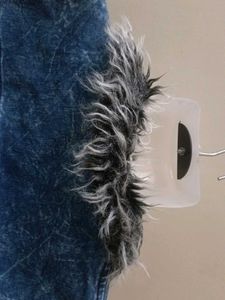 CUTE 💕 AND STYLISH 😎Fur Collar Denim Vest