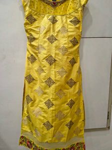 Vibrant silk Yellow Kurta Set. 3 piece.