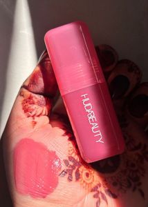 Huda Beauty blush
