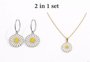 Daisy Flower Earrings and Pendant set