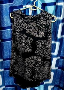 Stylish Black &amp; White Floral Sleeveless Top
