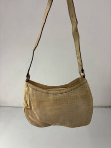 Stylish Cream Croc-Embossed Shoulder Bag