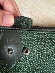 Preloved Hidesign Chic Green Textured Wallet
