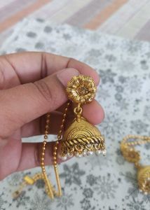Elegant Gold Jhumka Earrings