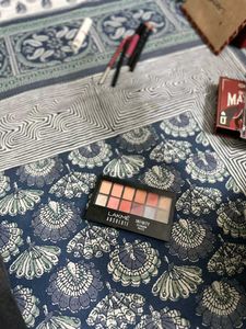 Lakme Absolute Infinity Eyeshadow Palette