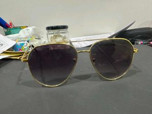 Stylish Gold Frame Aviator Sunglasses