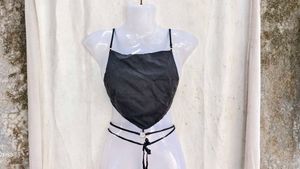 689. Black sexy backless top