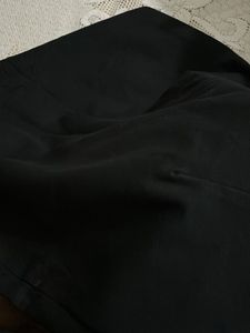 it has a very soft material with stretch ability