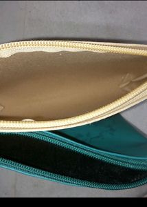 2 pouches