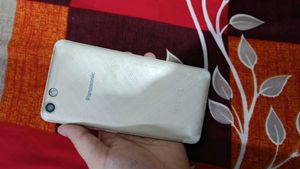 Panasonic eluga arc 2