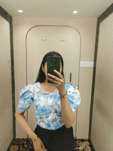 Chic Blue Floral Puff Sleeve Top