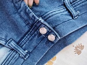 Floral Embroidered Jeans 🌸🌺🌷