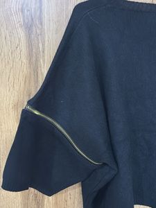 black sweat top
