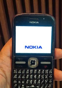 Nokia E5 | QWERTY Business Classic