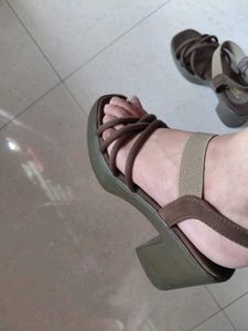 Stylish Brown Strappy Sandals