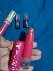 Free Lipbam With 3 LIPSTICKs