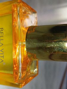 BELLAVITA Honey oud perfume