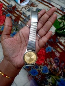 Vintage action quartz watch