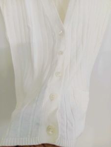 Chic White Sleeveless V-Neck Vest