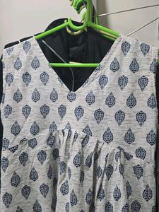 Stylish Printed V-Neck Kurta