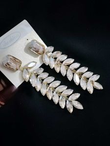 ☺️Elegant Crystal Dangle Earrings🤍