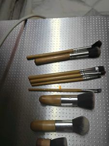 makeup brush