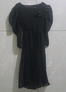 Elegant Black Pleated Dress