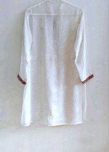 🩷🤍 Chikankari White Kurti with Pink Work