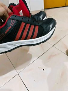 Men's Black &amp; Red Sport Shoes