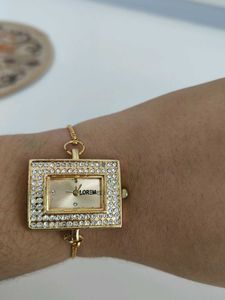 Elegant Gold Watch with Pearl Detail