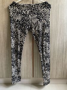 Stylish Black & White Patterned Leggings