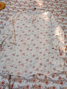 lot of 5 tops and shorts