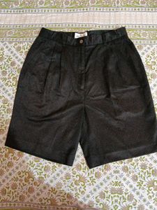 Classic black Pleated Shorts