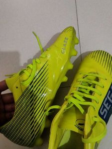 FOOTBALL SHOES