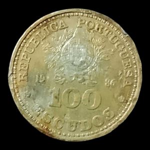 Collectible 1986 Portugal 100 Escudos Coin.